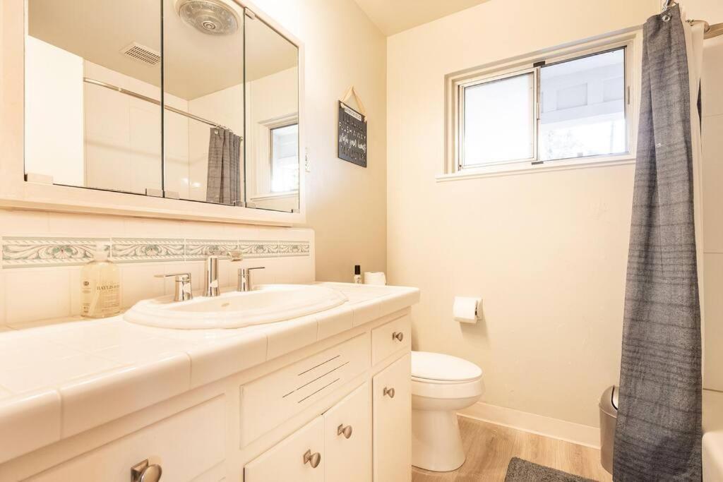 Вилла 5 Beds, 2 Full Baths, W/Gazebo, W/Fenced Backyard Юба-Сити Экстерьер фото